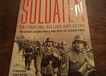 Soldaten on fighting killing and dying. Po angielsku!