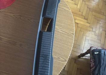 Jest to Boczek bagażnika do samochodu Volkswagen Passat B8 kombi