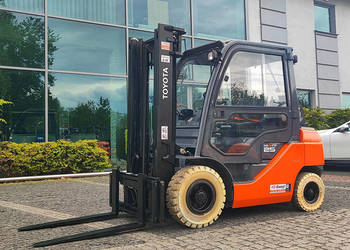 Wózek widłowy Toyota 02-8FGF25 duplex 3,3 m 2,5 tony lpg