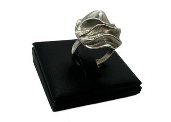 Srebrny pierścionek próby 925 - 6,34g Rozmiar 19