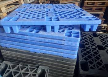 Palety plastikowe solidne 110x110