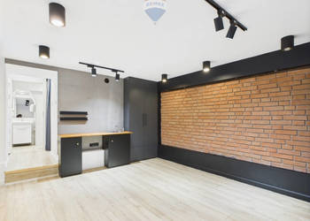 Lokal użytkowy w kamienicy, centrum