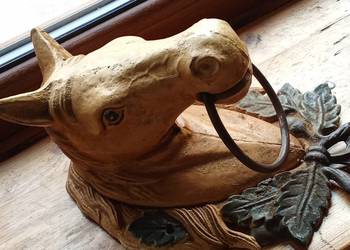 Żeliwne głowy konia