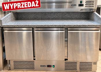 Stół chłodniczy do pizzy z nadstawką i granitowym blatem – 3 drzwi