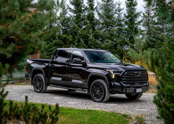 Toyota Tundra Limited / 3.4 V6 Hybrid i-FORCE MAX / 4x4 / Black Edition / …