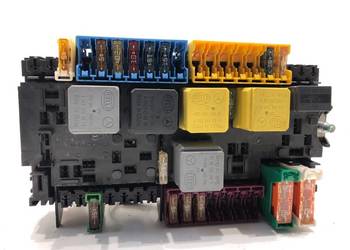 SKRZYNKA BEZPIECZNIKÓW MERCEDES W176 A2469060093 Hatchback 12-18 1.6