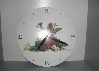 Sprzedam zegar wiszący do kuchni, średnica 25 cm., stan bardzo dobry.