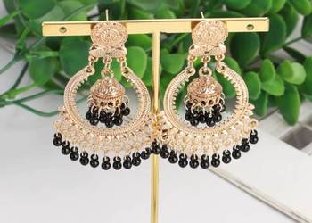 Indyjskie kolczyki jhumka złoty kolor czarny boho hippie etno tribal dzwonk Indyjskie kolczyki jhumka złoty kolor czarny boho hippie etno tribal dzwonk