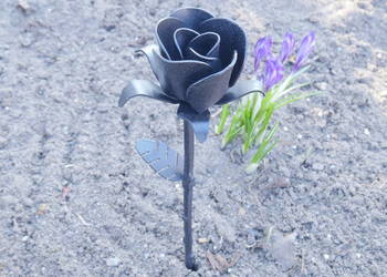 Stalowa Róża Mała - Czarna - Rękodzieło na Prezent