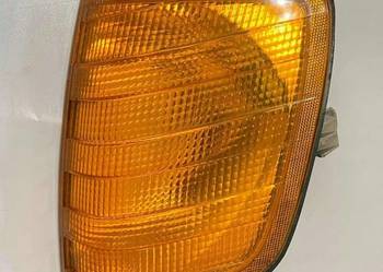 Mercedes-Benz E W124 Kierunkowskaz przedni Hella Lewy