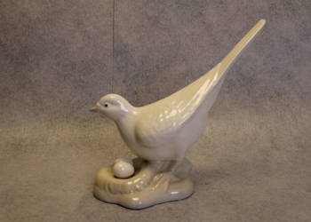 PORCEVAL Figura z porcelany Gołębica w gnieździe