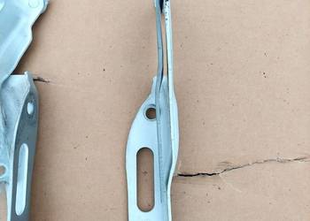 Sprzedam zawiasy maski, pokrywy Silnika Seat Arona