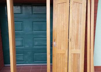 Drzwi jesionowe łamane.