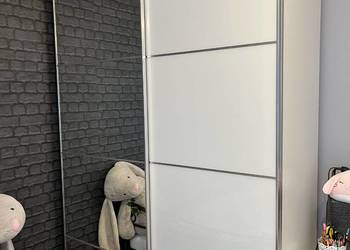 Duża szafa 150x230cm model IKEA PAX z drzwiami przesuwnymi, łącząca białe p