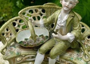 Prześliczna figurka *Panicz z Koszem Kwiatów