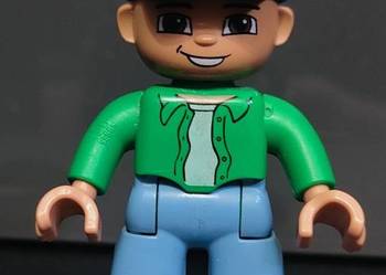 Lego Duplo Figurka Ludzik Niebieska Czapka i Zielona Koszula 63710