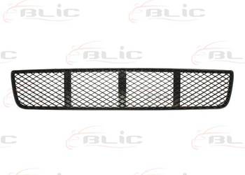 ATRAPA ZDERZAKA PRZÓD ŚRODEK - VW POLO 10/99-09/01