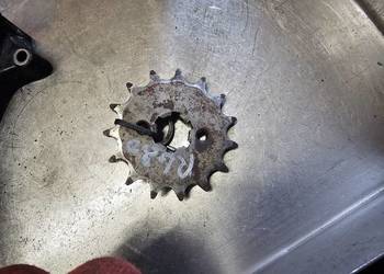 Suzuki RG 80 zębatka zdawcza tryb napędowa przednia przód RG80 gamma