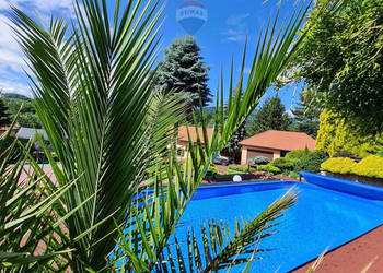 Dom-Willa z basenem i kortem tenisowym w górach