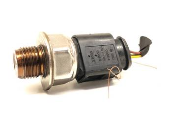 CZUJNIK CIŚNIENIA PALIWA SKODA OCTAVIA III 04L906054 1.6 115KM MANOMET