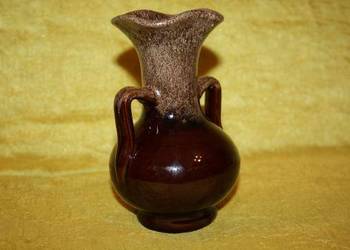 Śliczny stary ceramiczny wazonik