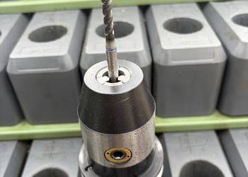 Uchwytem wiertarskim 1-13 mm  SK40 - DIN 69871 AD/B