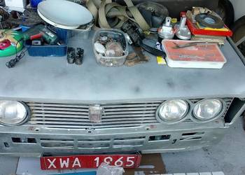 Polski fiat 125 p 1972 karoseria na kołach  po piaskowaniu