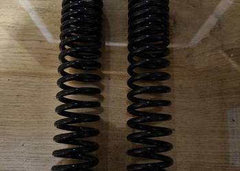 Nowe sprężyny amortyzatorów tył