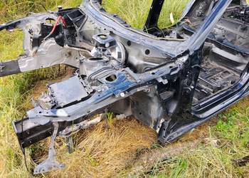 Podłużnica lewą Audi a4 b9 przed lift ly9b kolor