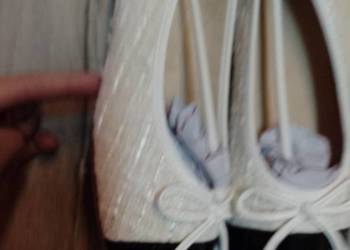 (41) Ekskluzywne, biało - czarne baleriny wieczorowe ze złotą nitką, NOWE