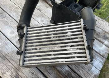 Chłodnica powietrza intercooler Audi A4 A6 VW Passat 8ML376727-581