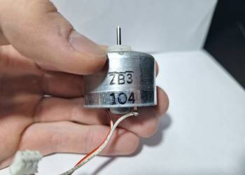 Silnik silniczek do magnetofonu ZB3 104