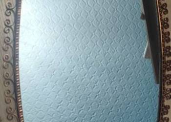 Stylowe owalne lustro w ozdobnej ramie vintage