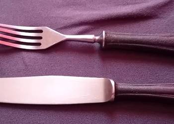 Komplecik Gerlach - nóż stołowy i widelec z bakelitowymi trzonkami.