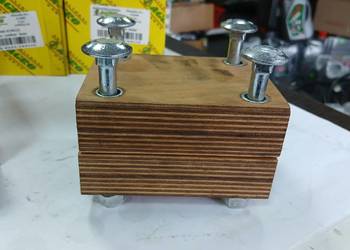 Panewka drewniana ze śrubami wytrząsacza Claas 678258