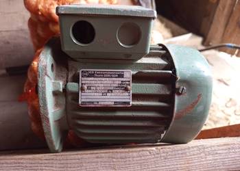 Silnik elektryczny 0,12 kW – 3-fazowy – 670 obr/min – sprawny