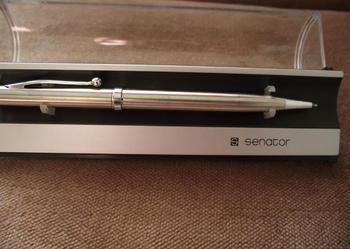 ELEGANCKI DŁUGOPIS SREBRZONY W ETUI - SENATOR