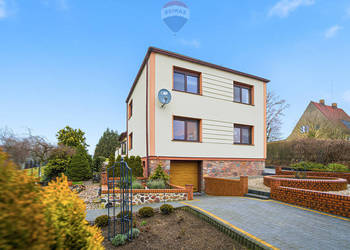 Rodzinny dom z ogrodem i stawem