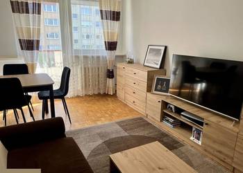 4 oddzielne pokoje, osobna kuchnia, balkon, Legnicka 120, bez prowizji