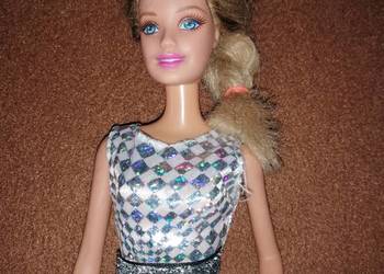Lalka Barbie w srebrnej sukience mini.Mattel.