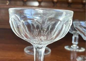 Większy Kieliszek do likieru, przeźroczyste szkło.