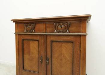 Antyczna komoda z końca XIXw. w stylu secesyjnym. Po renowacji.