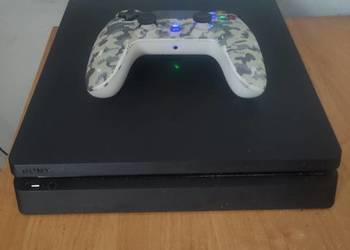 Sprzedam PS4 slim z grami