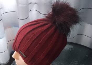 Czapka damska z pomponem bordowa