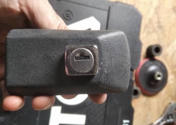 Fiat 126p zamek klapy silnika