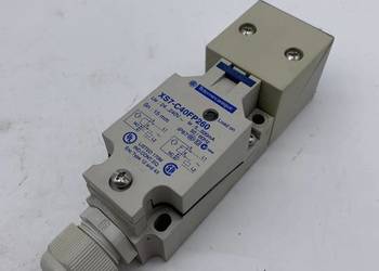 Telemecanique XS7-C40FP260 Inductive sensor