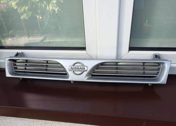 Nissan Sunny N14 grill atrapa przednia chłodnicy