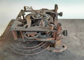 Mechanizm starego zegara ściennego na części zabytek retro vintage