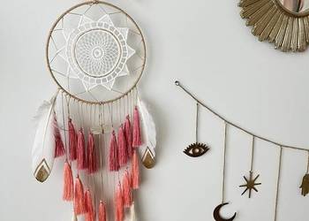 Łapacz snów różowy pióra kryształ boho makrama