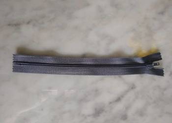 Nowe suwaki dł 20 cm w kolorze popielatym